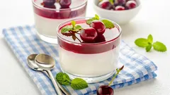 Het eenvoudigste Italiaanse dessert Panna Cotta