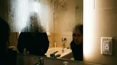 Waarom het spiegel in de badkamer beslaat: het probleem ligt niet bij de ventilatie, maar bij de verwarming ervan